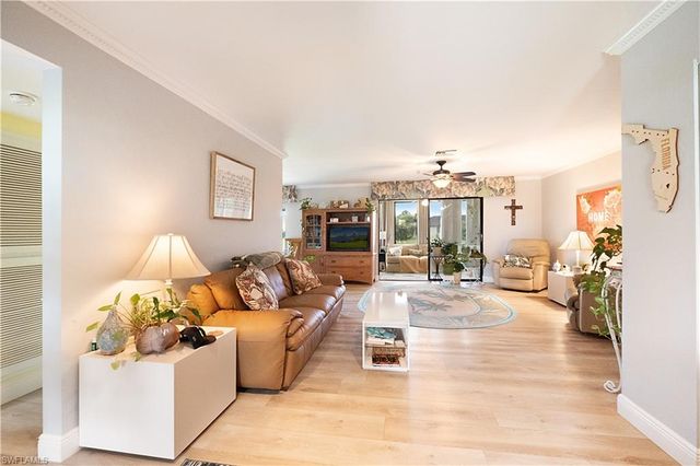 104 Brittany CT, Naples, FL 34112
