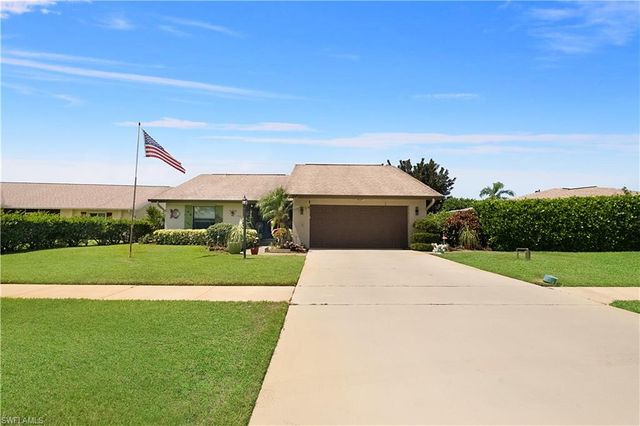 104 Brittany CT, Naples, FL 34112