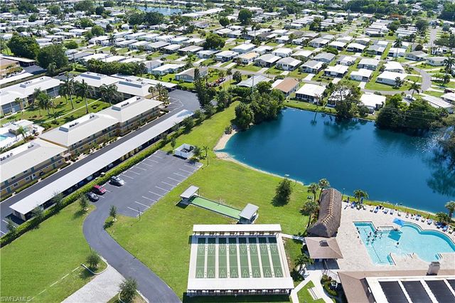 104 Brittany CT, Naples, FL 34112