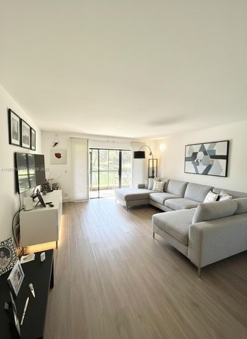 439 Lakeview Dr 106, Weston, FL 33326