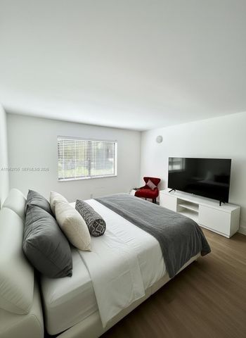 439 Lakeview Dr 106, Weston, FL 33326