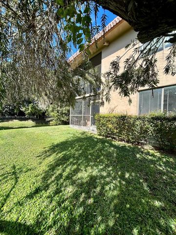 439 Lakeview Dr 106, Weston, FL 33326