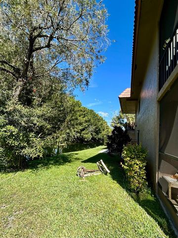 439 Lakeview Dr 106, Weston, FL 33326