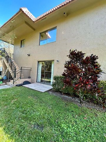 439 Lakeview Dr 106, Weston, FL 33326
