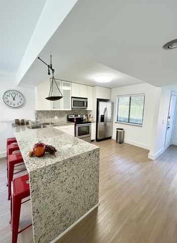 439 Lakeview Dr 106, Weston, FL 33326