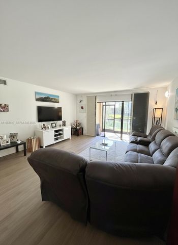 439 Lakeview Dr 106, Weston, FL 33326