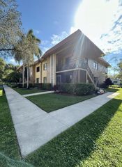 439 Lakeview Dr 106, Weston, FL 33326