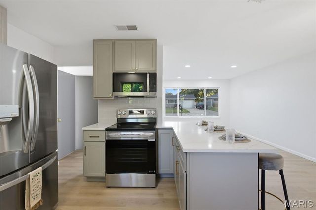2720 Lakeport Drive, Maryland Heights, MO 63043