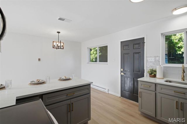 2720 Lakeport Drive, Maryland Heights, MO 63043