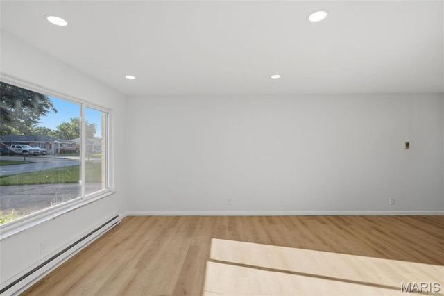 2720 Lakeport Drive, Maryland Heights, MO 63043