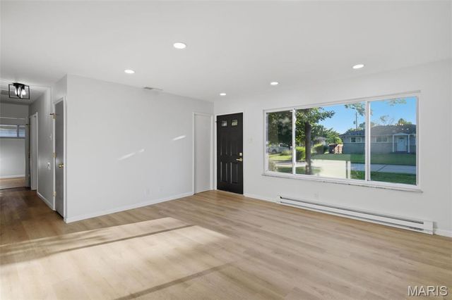 2720 Lakeport Drive, Maryland Heights, MO 63043