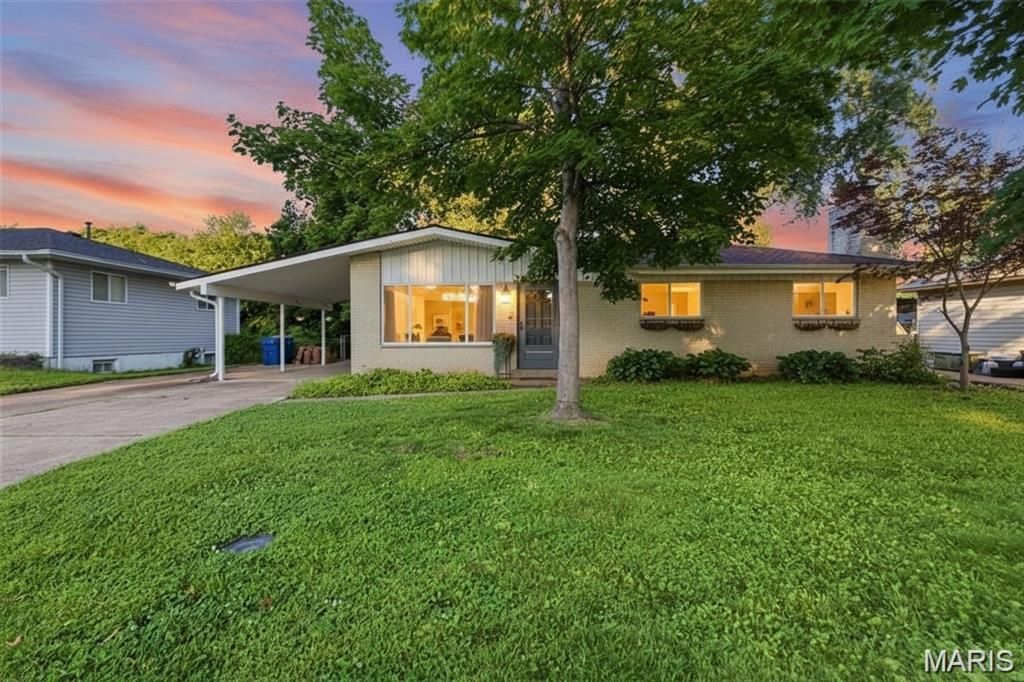 2720 Lakeport Drive, Maryland Heights, MO 63043
