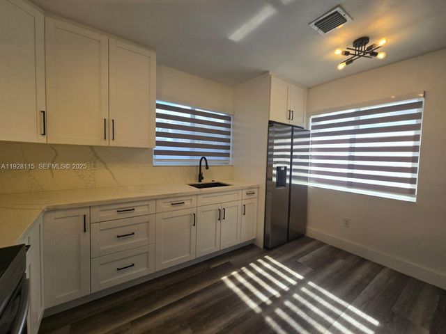 635 W 31st St, Hialeah, FL 33012