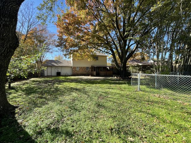 113 Deerwood Lane, Waxahachie, TX 75165