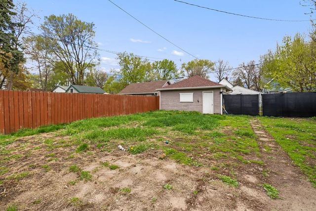 879 Charles Avenue, Saint Paul, MN 55104