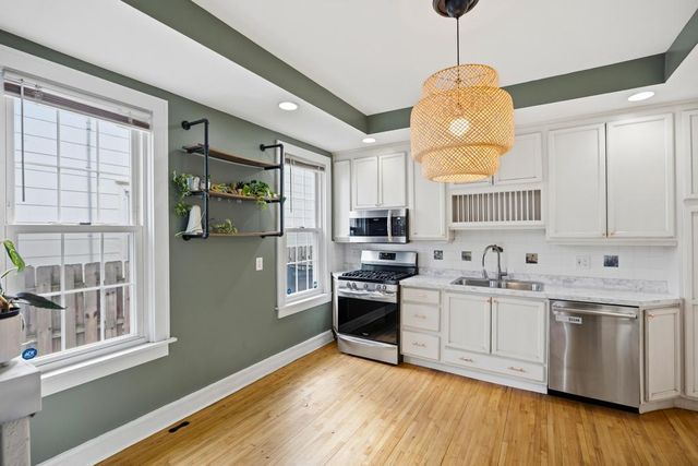 879 Charles Avenue, Saint Paul, MN 55104