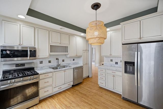 879 Charles Avenue, Saint Paul, MN 55104