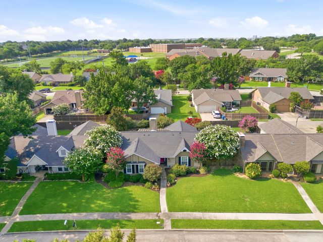 258 Creekside Lane, Coppell, TX 75019