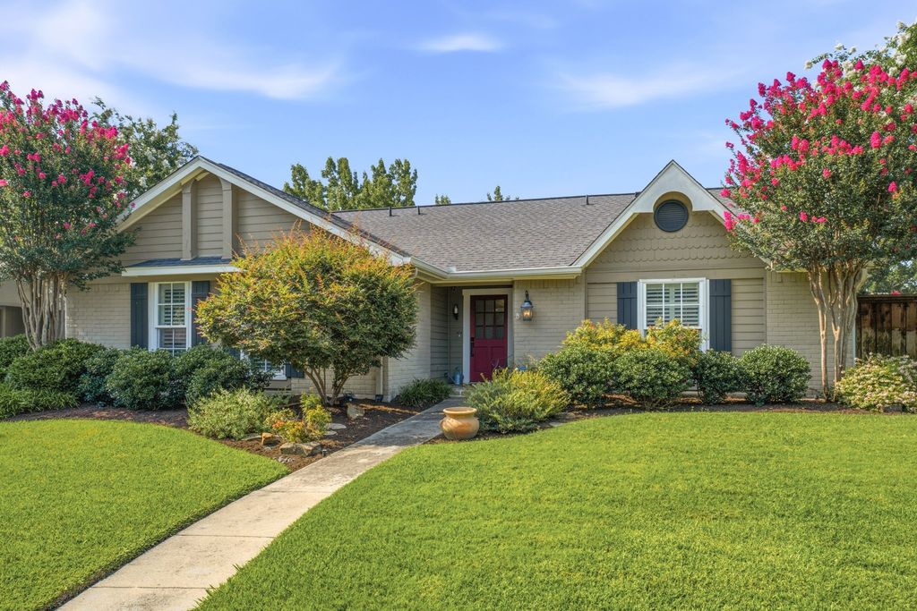 258 Creekside Lane, Coppell, TX 75019