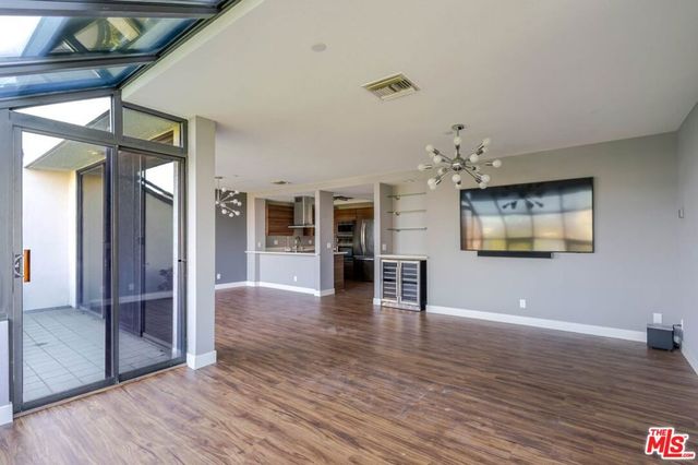 880 W 1st Street 712, Los Angeles, CA 90012