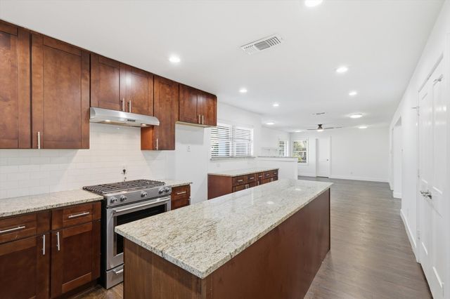 6207 Royal Lane, Dallas, TX 75230