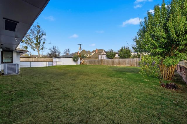 6207 Royal Lane, Dallas, TX 75230