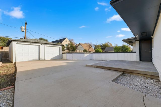 6207 Royal Lane, Dallas, TX 75230