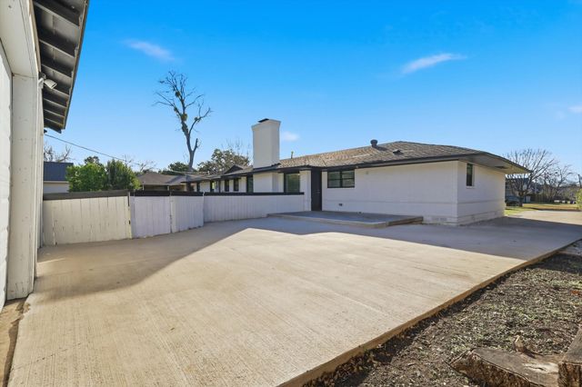 6207 Royal Lane, Dallas, TX 75230