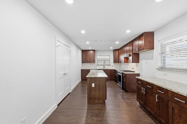 6207 Royal Lane, Dallas, TX 75230