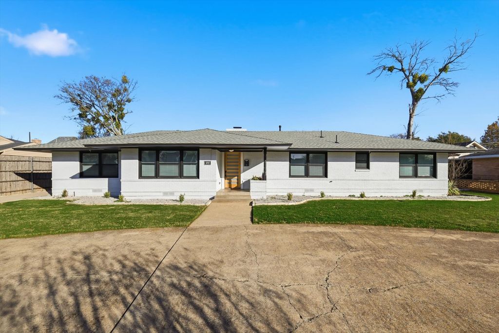 6207 Royal Lane, Dallas, TX 75230