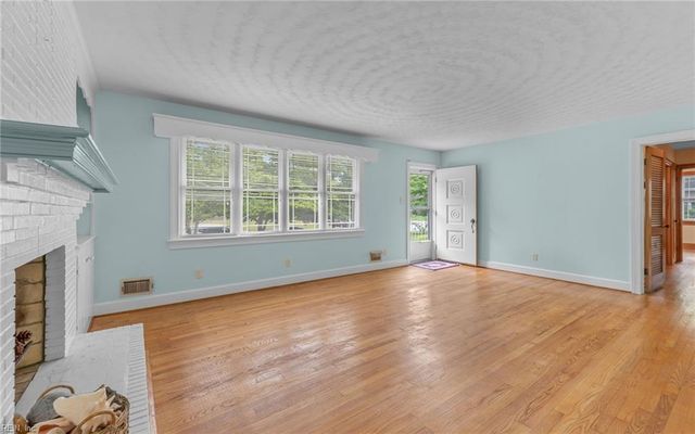 304 Sarazen DR, Portsmouth, VA 23701