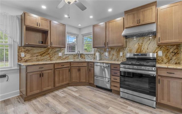 304 Sarazen DR, Portsmouth, VA 23701