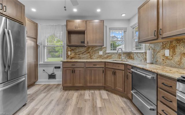304 Sarazen DR, Portsmouth, VA 23701