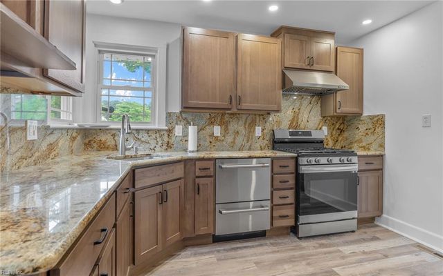 304 Sarazen DR, Portsmouth, VA 23701