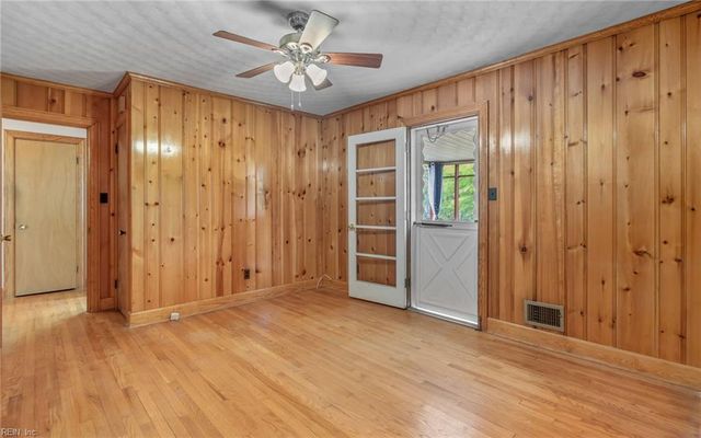 304 Sarazen DR, Portsmouth, VA 23701
