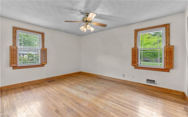 304 Sarazen DR, Portsmouth, VA 23701