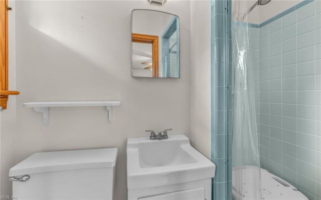 304 Sarazen DR, Portsmouth, VA 23701