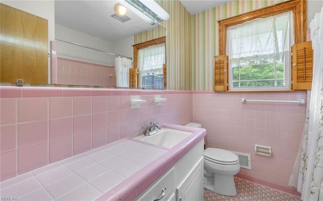304 Sarazen DR, Portsmouth, VA 23701