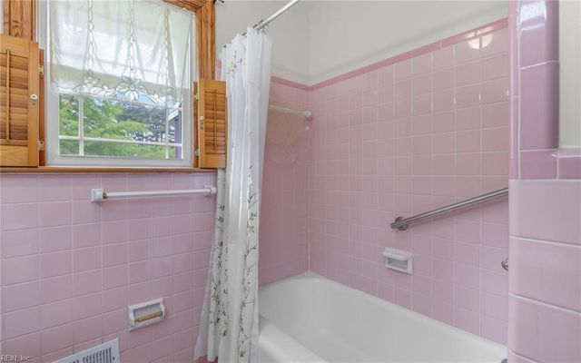 304 Sarazen DR, Portsmouth, VA 23701