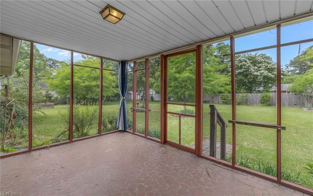 304 Sarazen DR, Portsmouth, VA 23701