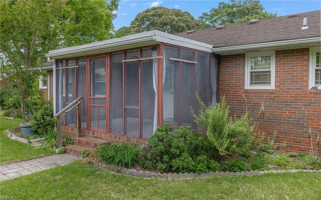 304 Sarazen DR, Portsmouth, VA 23701