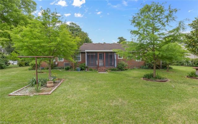 304 Sarazen DR, Portsmouth, VA 23701