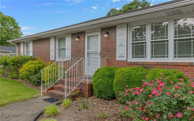 304 Sarazen DR, Portsmouth, VA 23701