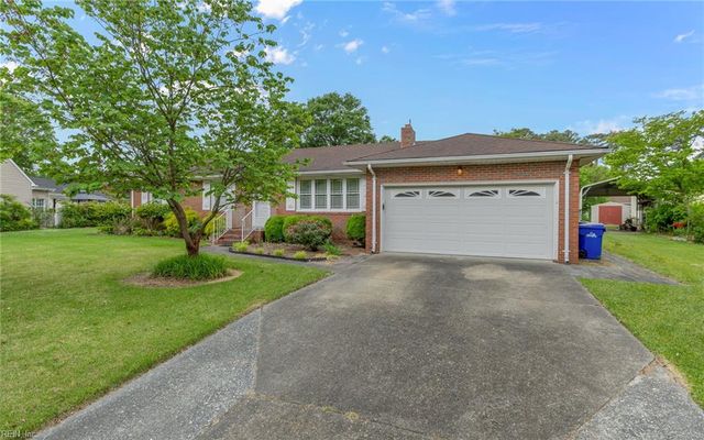 304 Sarazen DR, Portsmouth, VA 23701
