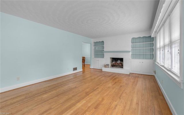 304 Sarazen DR, Portsmouth, VA 23701