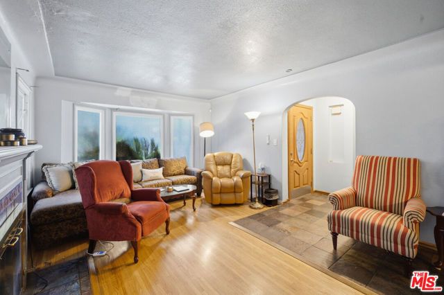 3237 W 74th Street, Los Angeles, CA 90043