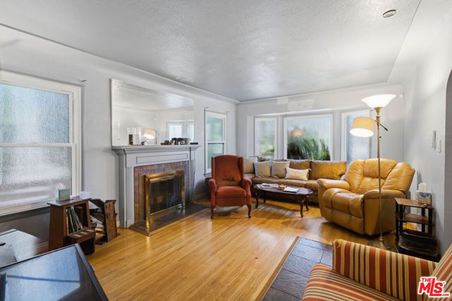 3237 W 74th Street, Los Angeles, CA 90043