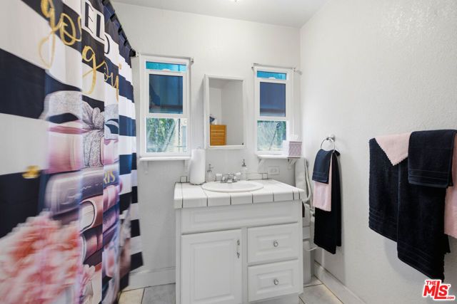 3237 W 74th Street, Los Angeles, CA 90043