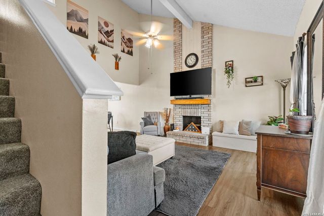 702 GARDEN MEADOW DR, Universal City, TX 78148