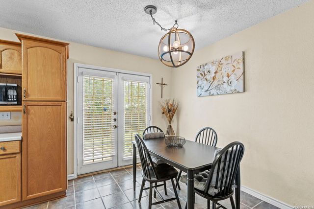 702 GARDEN MEADOW DR, Universal City, TX 78148